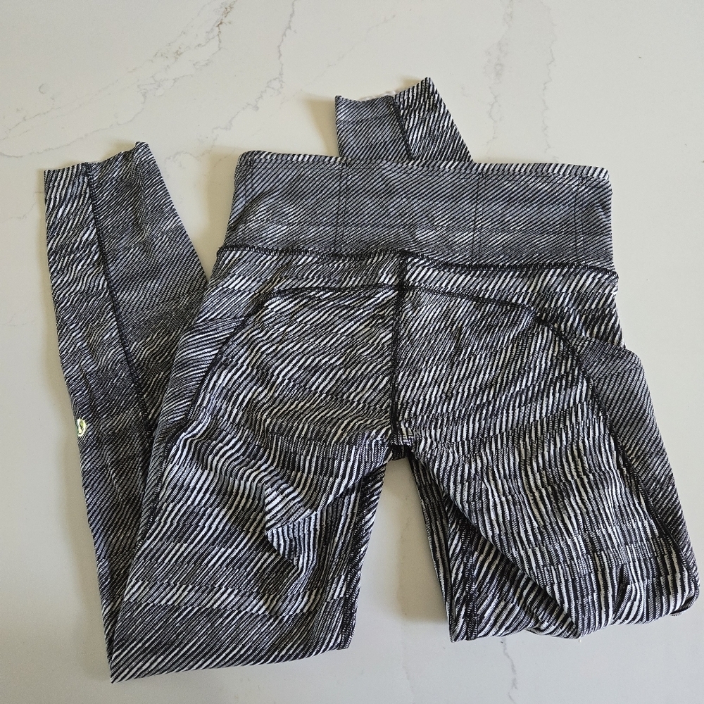 Lululemon SeaWheeze Fast and Free High-Rise Tight 25" Leggings 7/8 White Black 4 - Picture 6 of 10